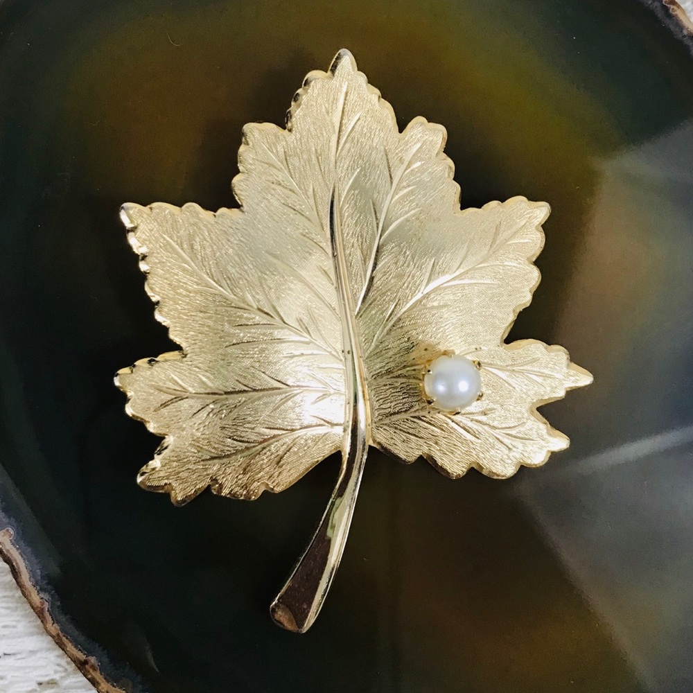 Vintage Sarah Coventry Maple Leaf Goldtone Brooch